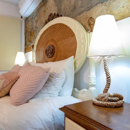 Red House 2- With Terrace شقة بورتو