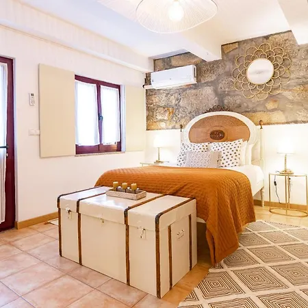 Red House 2- With Terrace شقة